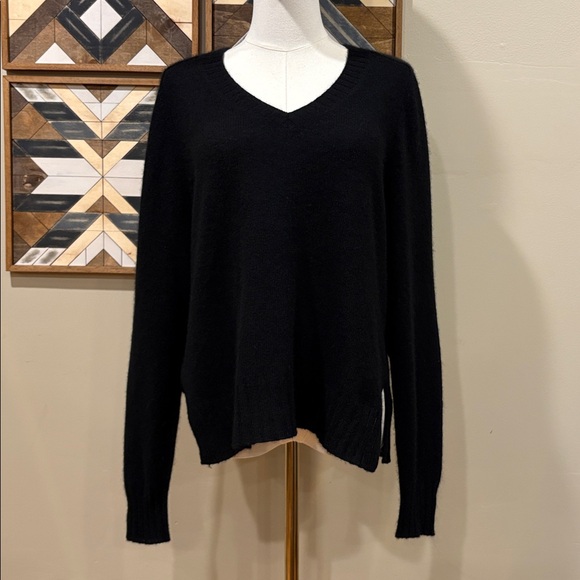 NakedCashmere Black V-Neck Cashmere Sweater size Small - Picture 1 of 11
